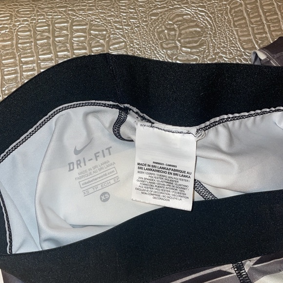 Nike Work out tights Dry-Fit size XSMALL (worn once) Burning Man Vibes - Picture 10 of 10